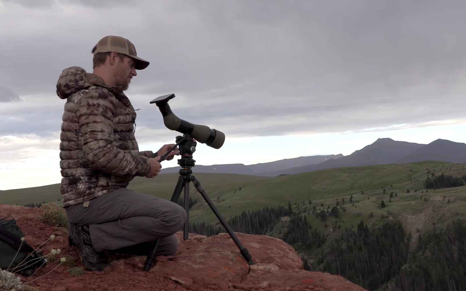 How to Choose the Best Spotting Scope Phone Adapter for Safari